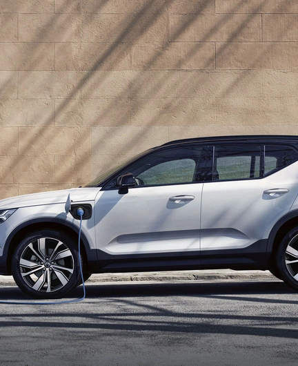 XC40-HYBRIDE-ESSENCE---STE_065_NO-TALENT_RECHARGE_AVEC_PRISE