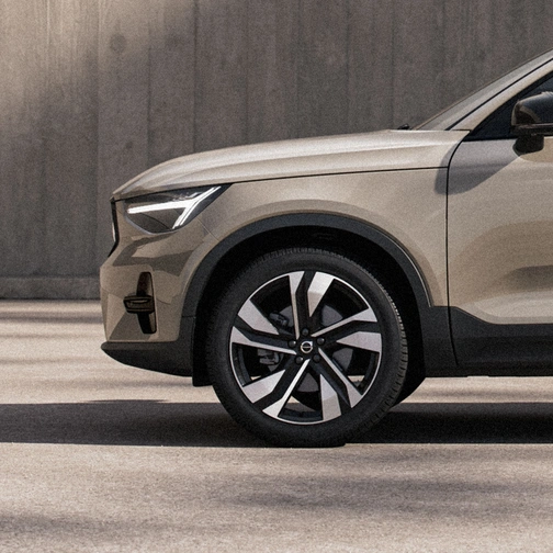 Light-version-XC40_MHEV_16x9_Rim_closeup_VIS