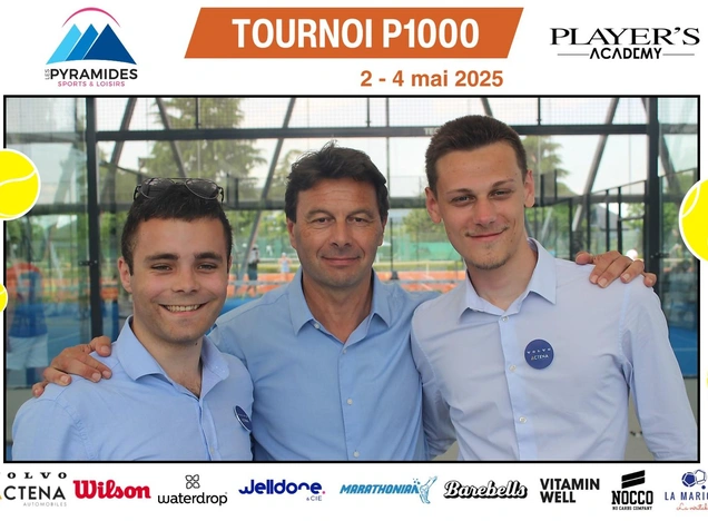 Des membres de l'équipe Volvo Actena de Port-Marly, présents au P1000 des Pyramides du 2 au 4 mai 2025
