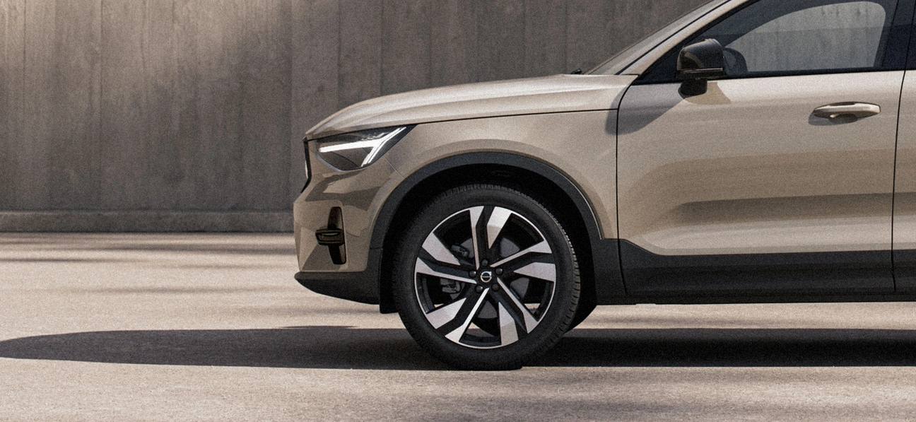 Light-version-XC40_MHEV_16x9_Rim_closeup_VIS