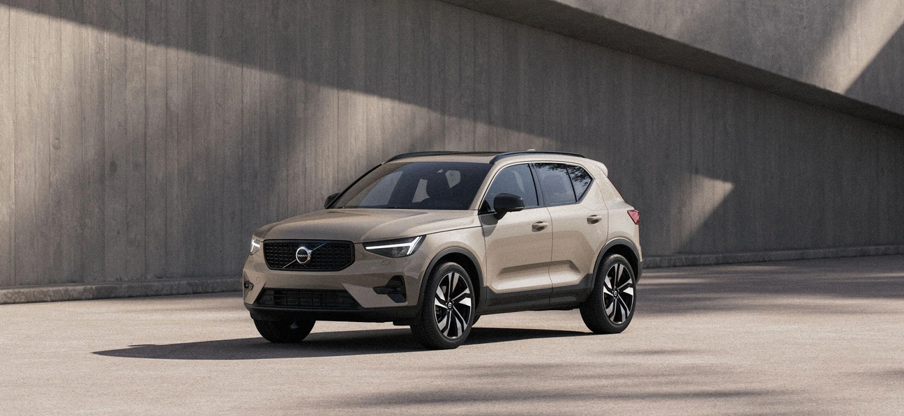 JPG-Full-XC40_MHEV_16x9_3_4_Front_overview_VIS_TABLET