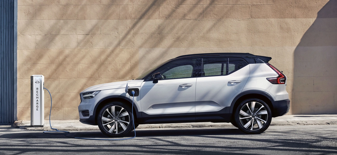 XC40-HYBRIDE-ESSENCE---STE_065_NO-TALENT_RECHARGE_AVEC_PRISE