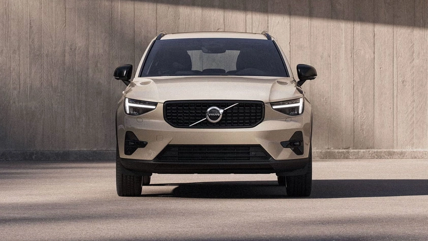 Volvo XC40 MHEV sable de face