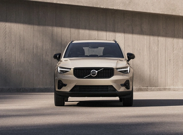 Light-version-XC40_MHEV_16x9_Full_front_view_VIS_CALLOUT