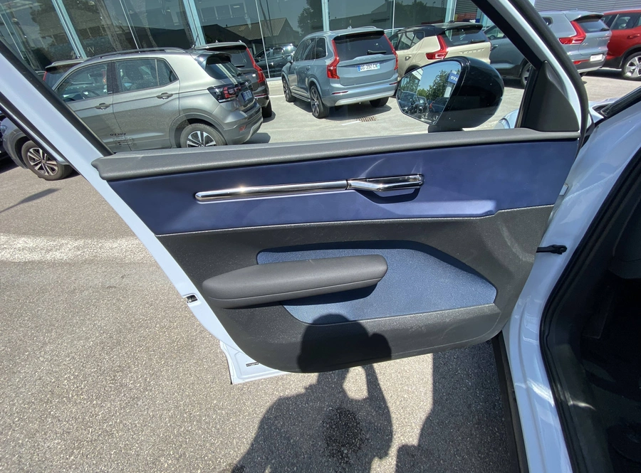 2bd32a1007d181dd737db3accc174d13db6d2d67e2a2b80bbe5c9dc42ffa5bf6.jpg
