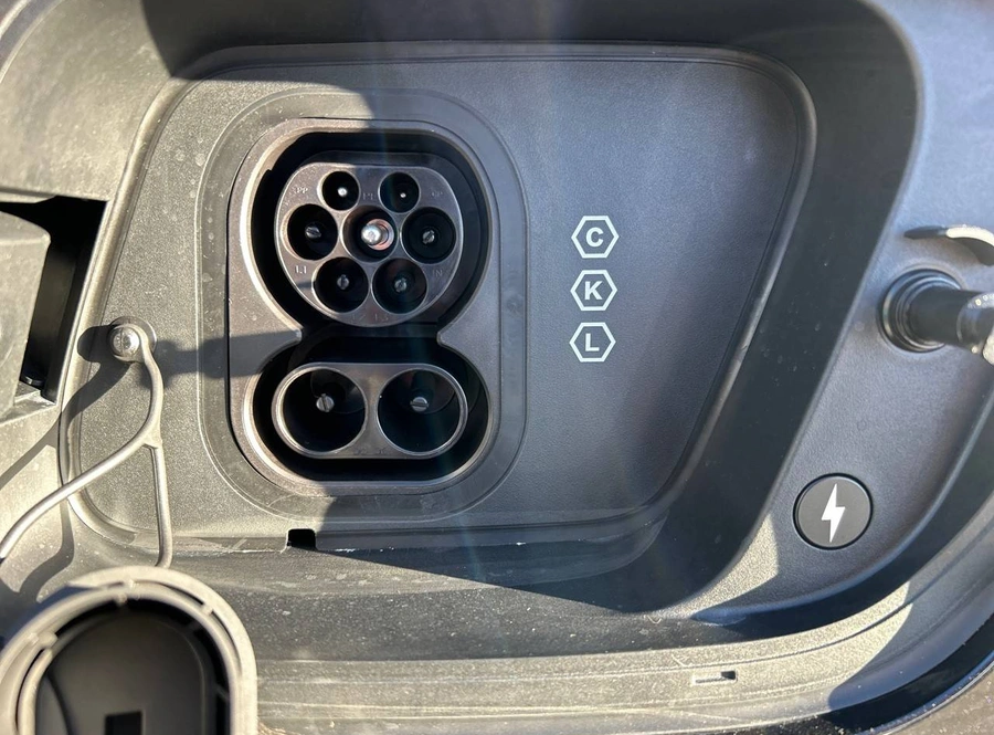 d2ecd563f3050afacb7ab4e8d363429cfcf993830e70f6c4312ba3a36a042b65.jpg