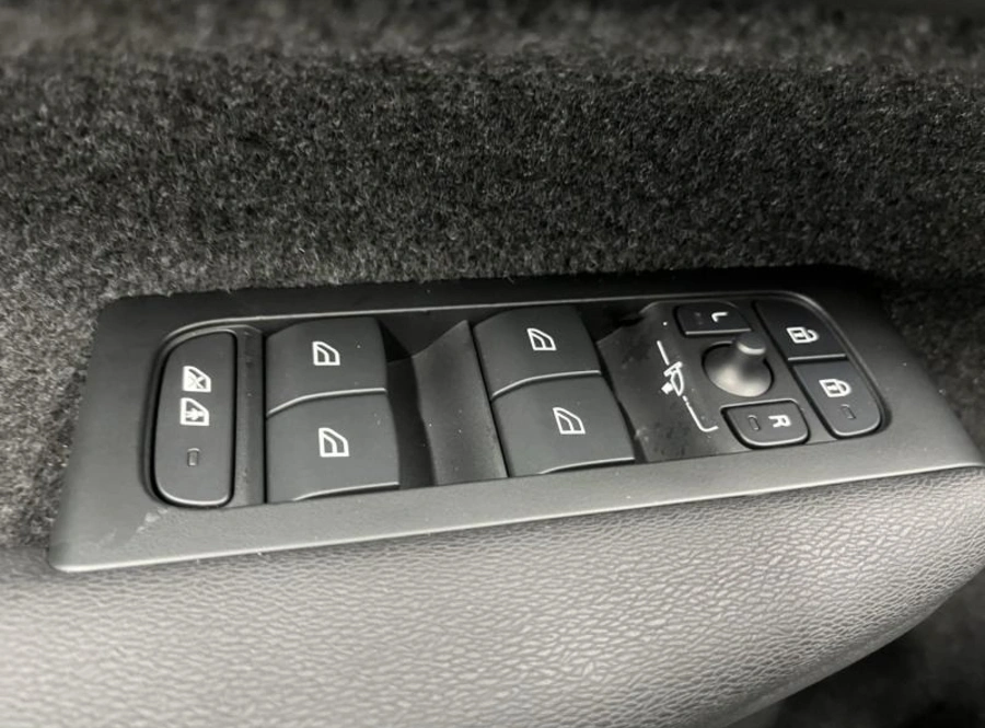 196954224_hd.jpg 196954224_hd.jpg